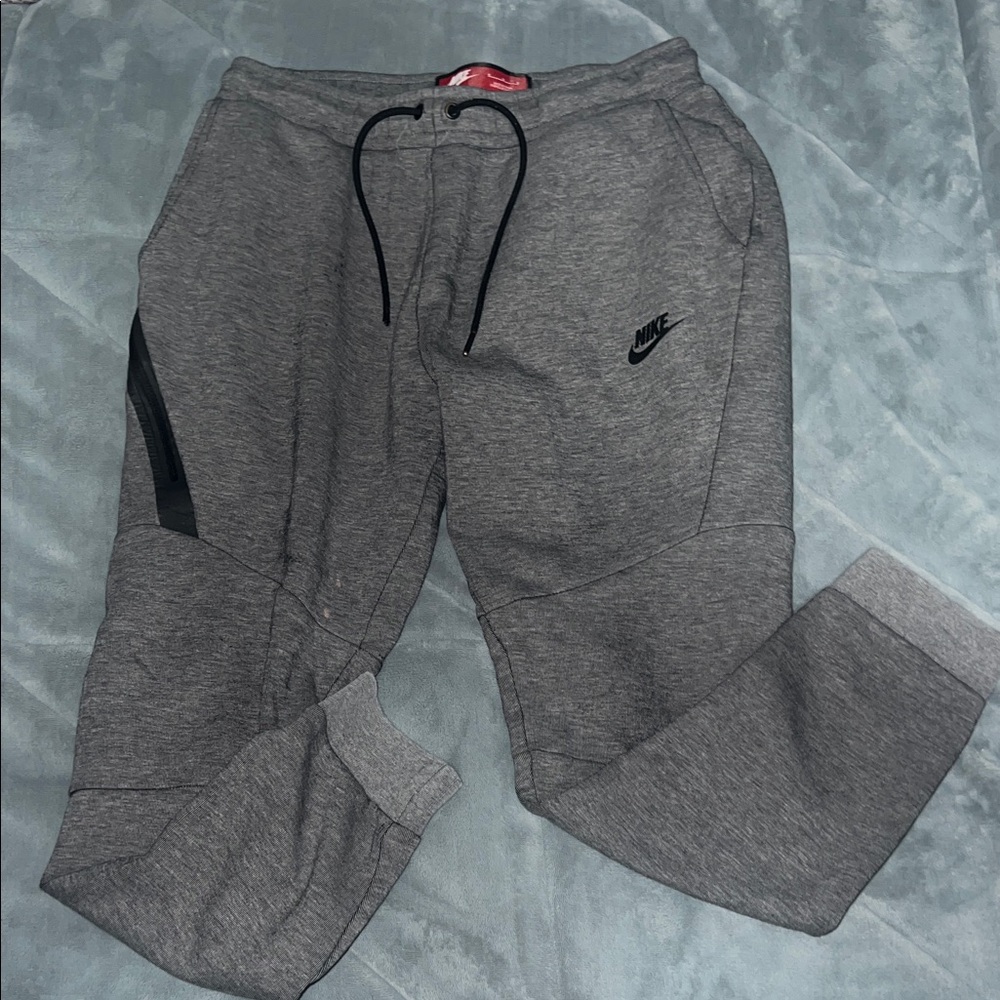 Nike Men's Heather Gray Joggers